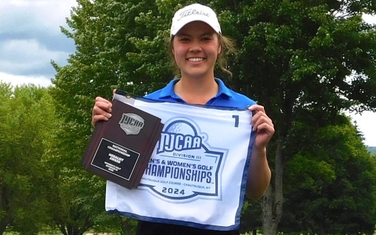 Ellia Soydara with her medalist plaque after winning the 2024 championship.